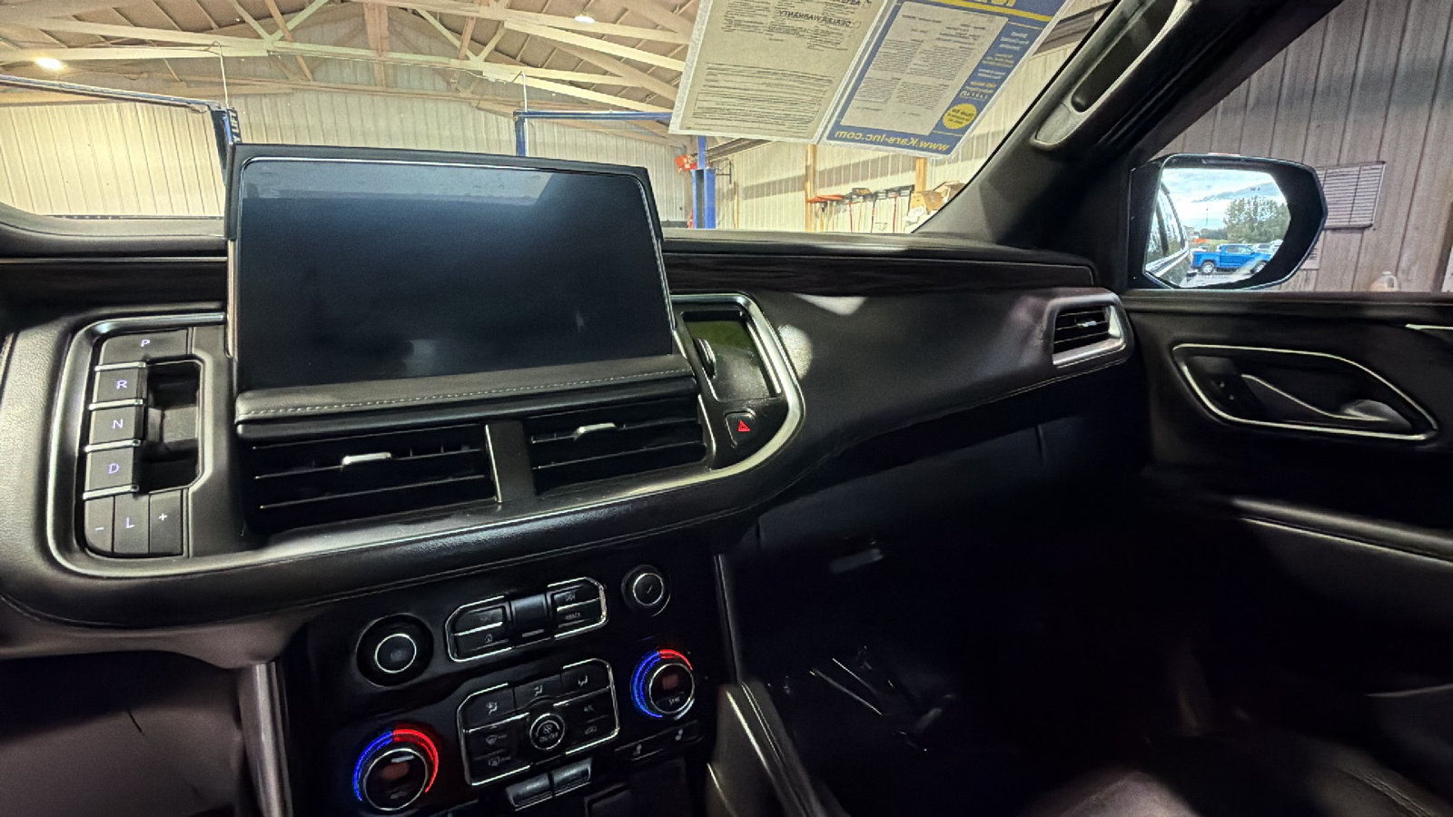Used 2022 Chevrolet Tahoe Z71 w/ Luxury Package AWD/4WD image 13