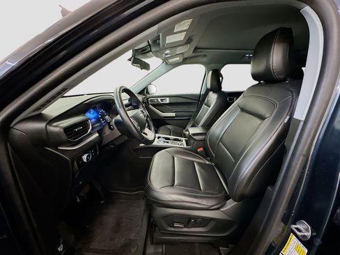 Used 2023 Ford Explorer XLT w/ Equipment Group 202A image 13
