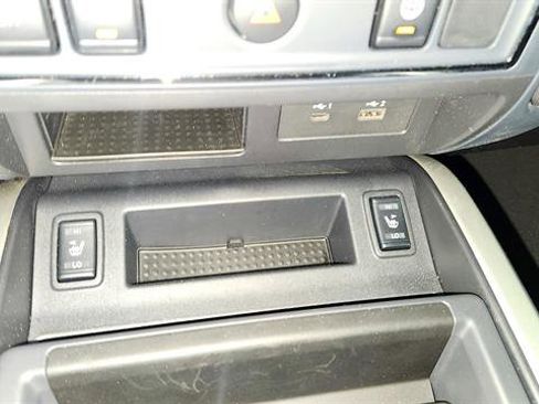 Used 2024 Nissan Titan SV w/ SV Convenience Package image 18