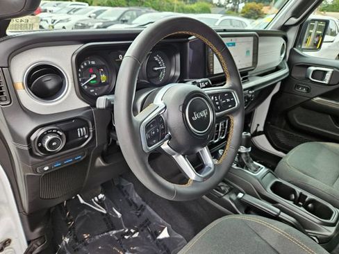 Used 2024 Jeep Wrangler Unlimited Sahara AWD/4WD image 23