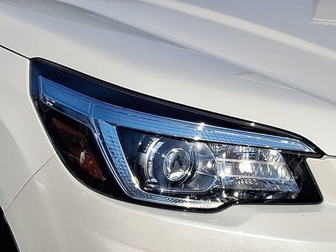 Used 2020 Subaru Forester Premium image 9