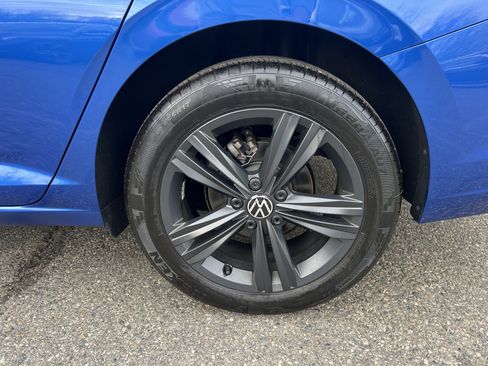 Used 2024 Volkswagen Jetta SE w/ Panoramic Sunroof Package image 9