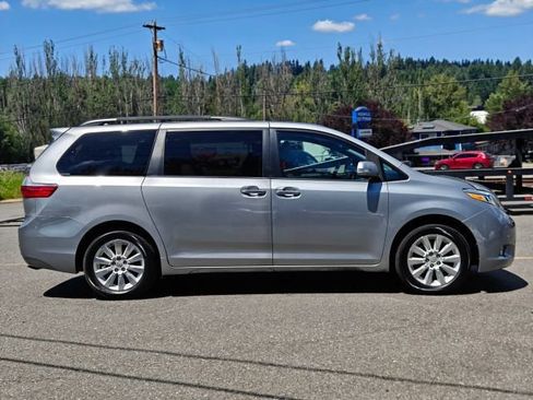 Used 2015 Toyota Sienna Limited Premium AWD/4WD image 9