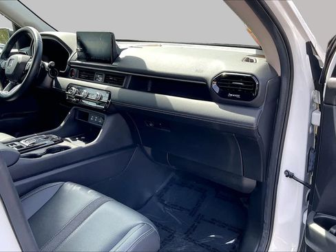 Used 2025 Honda Pilot EX-L image 16