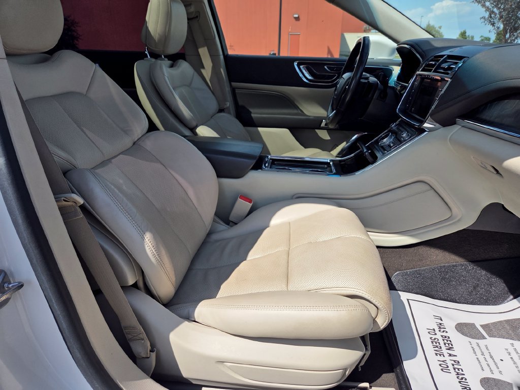 Used 2019 Lincoln Continental Select w/ Continental Climate Package AWD/4WD image 38