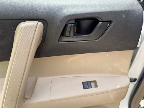 Used 2010 Toyota Highlander 2WD image 35