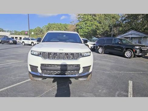 New 2026 Jeep Grand Cherokee L Laredo image 18
