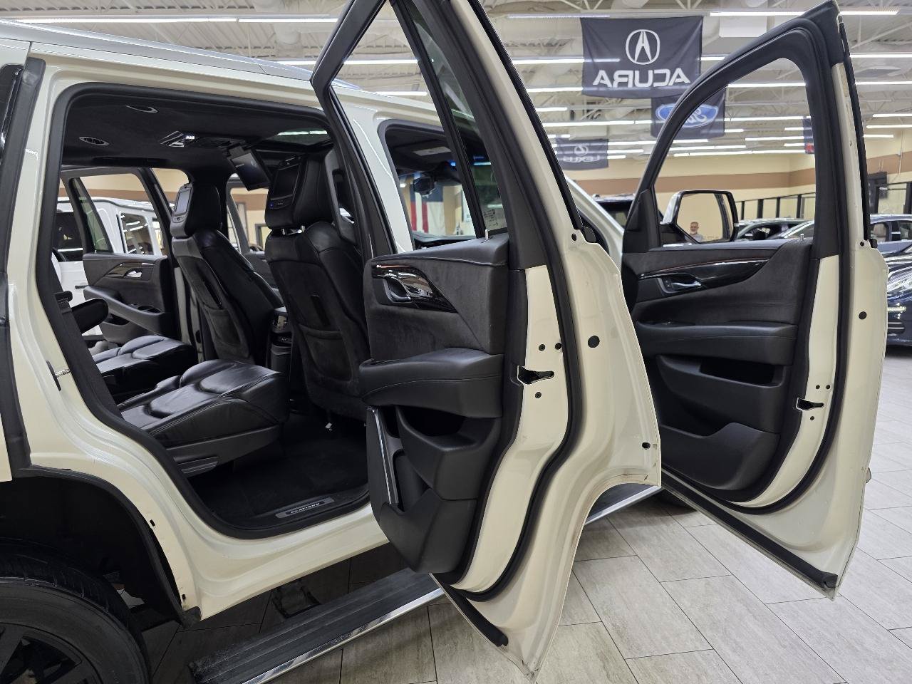 Used 2015 Cadillac Escalade Platinum AWD/4WD image 15