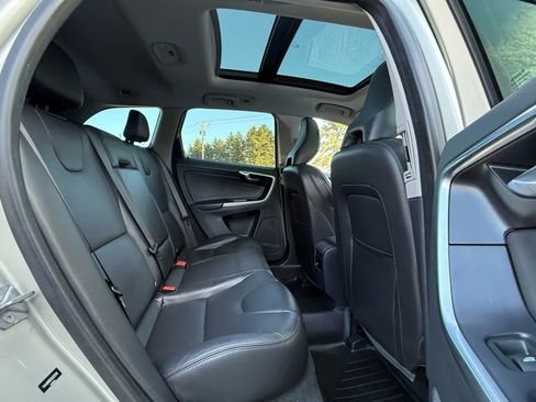 Used 2017 Volvo XC60 T6 Dynamic w/ Preferred Option Package image 31