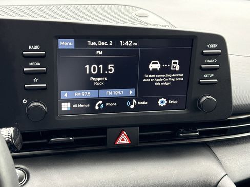 Certified 2025 Hyundai Elantra Sport image 22