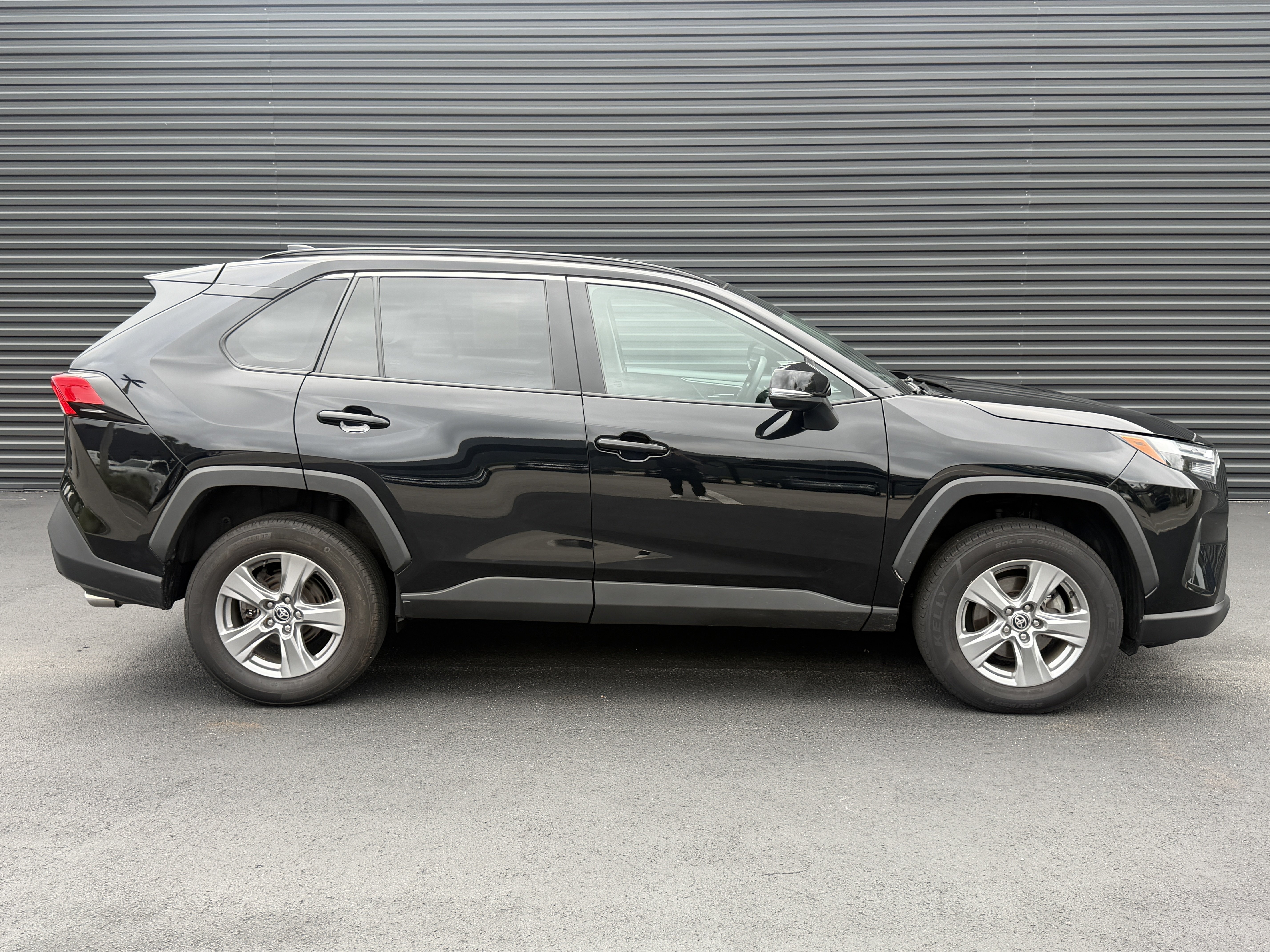 Used 2024 Toyota RAV4 XLE FWD image 7
