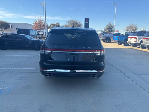 Used 2023 Lincoln Aviator Reserve w/ Equipment Group 201A image 4