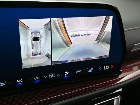 Used 2024 Chevrolet Traverse Z71 w/ Enhanced Driving Package image 28