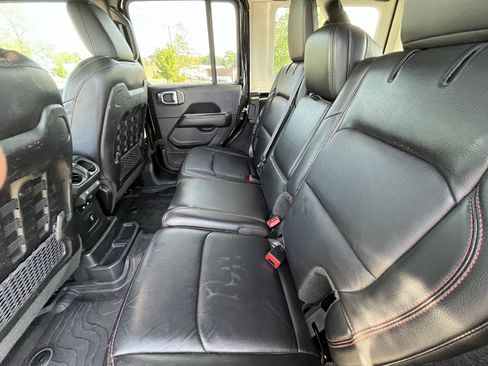 Used 2022 Jeep Wrangler Unlimited Rubicon w/ Xtreme Recon 35" Tire Package image 30