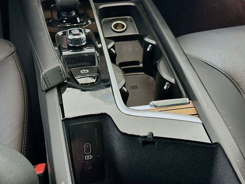 Used 2025 Volvo XC90 B6 Plus image 26