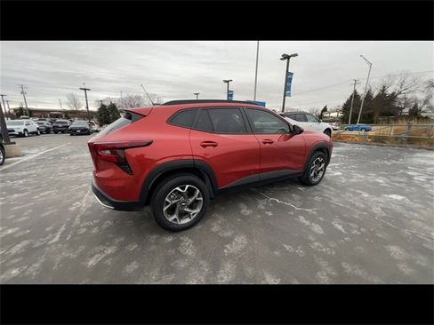 Certified 2024 Chevrolet Trax LT w/ Driver Confidence Package image 8