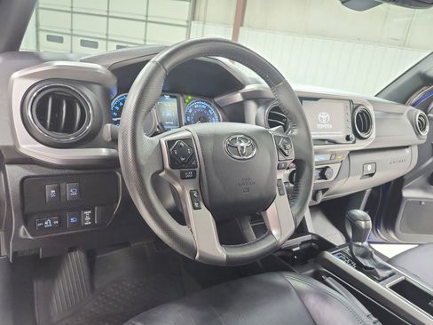 Used 2022 Toyota Tacoma Limited RWD image 18