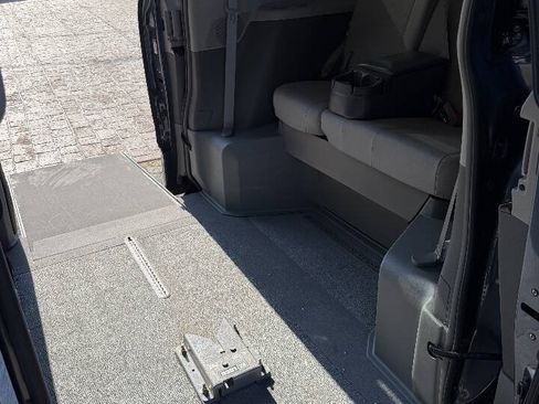 Used 2016 Toyota Sienna XLE FWD image 16