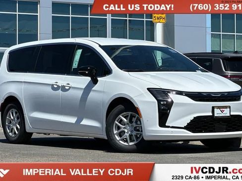 New 2027 Chrysler Pacifica Select FWD image 1