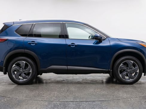 Used 2025 Nissan Rogue SV FWD image 11