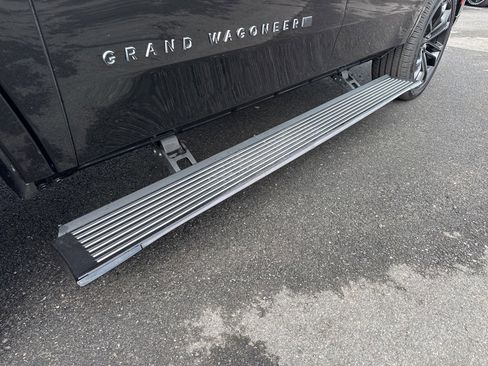 Used 2022 Jeep Grand Wagoneer Series II image 17