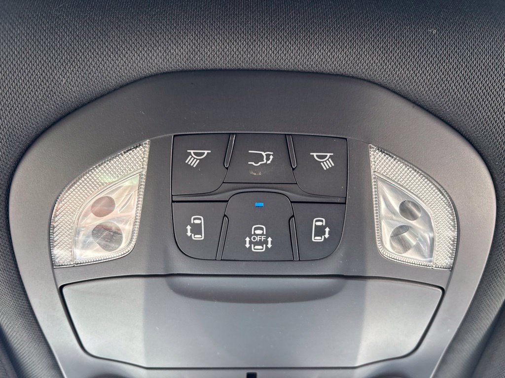 Used 2025 Chrysler Pacifica Limited FWD image 45