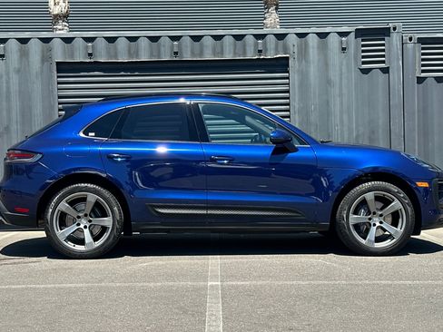 Certified 2023 Porsche Macan AWD/4WD image 9