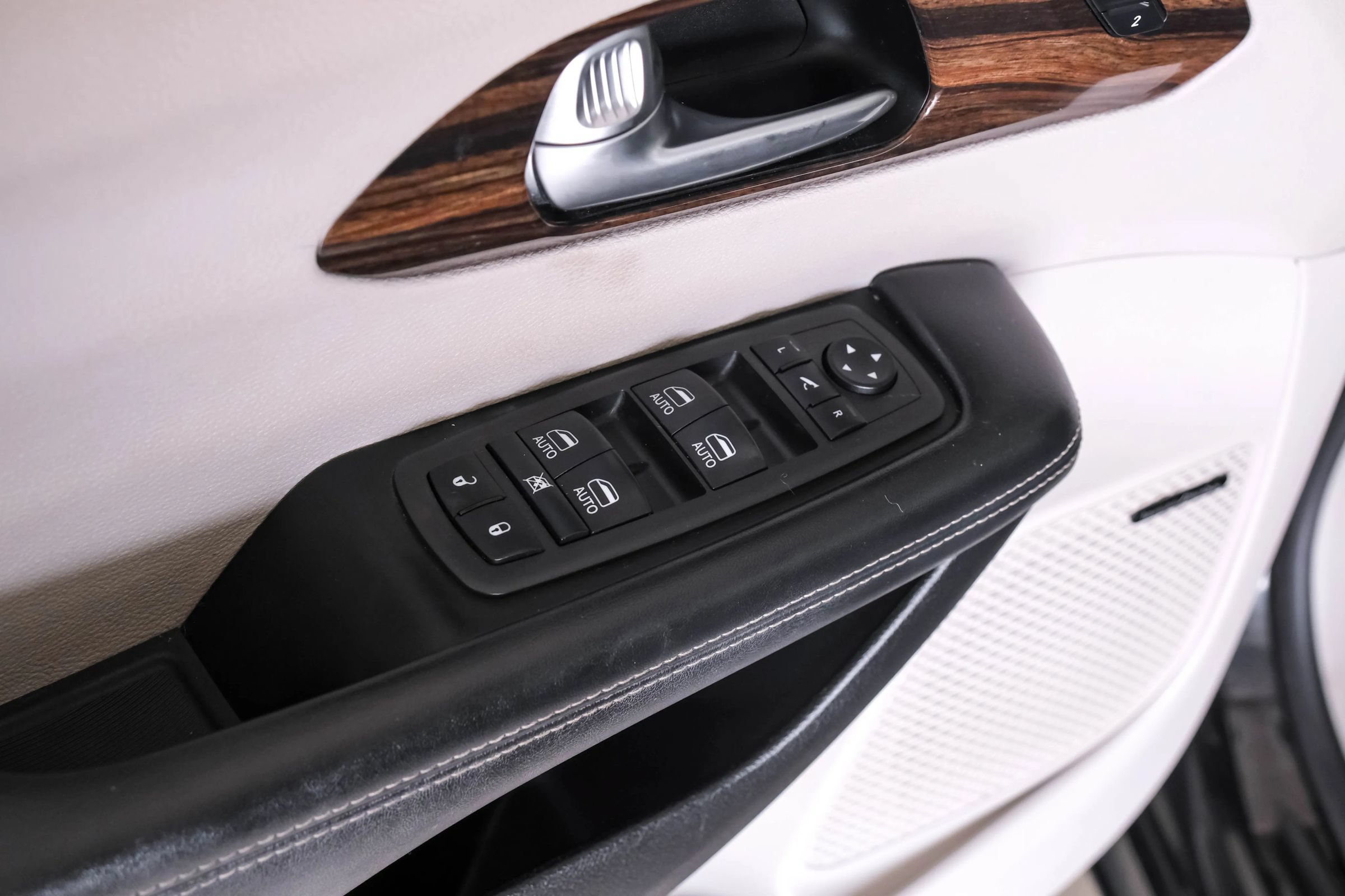 Used 2022 Chrysler Pacifica Limited FWD image 36
