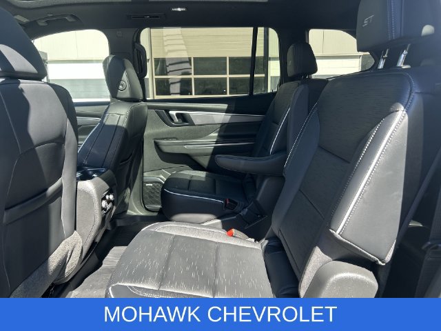 Used 2025 Buick Enclave Sport Touring w/ Power Package AWD/4WD image 26