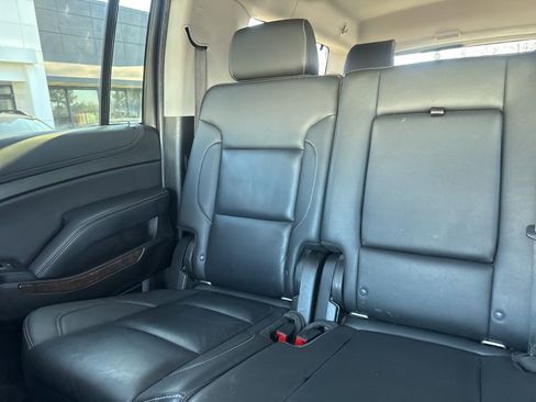 Used 2019 Chevrolet Suburban LT image 12