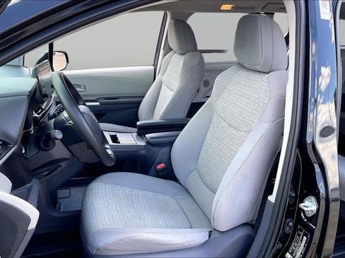 Certified 2021 Toyota Sienna LE FWD image 7