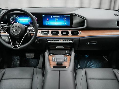 Certified 2025 Mercedes-Benz GLE 450 4MATIC image 12