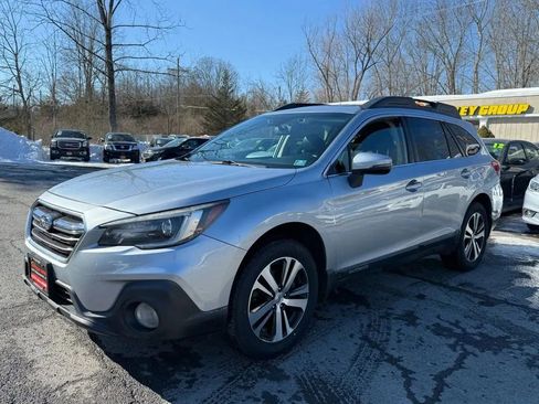 Used 2019 Subaru Outback 2.5i Limited image 9