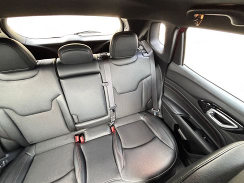 Used 2025 Jeep Compass Trailhawk image 36