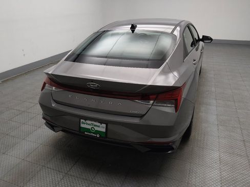 Used 2022 Hyundai Elantra Limited w/ Preferred Accessory Package FWD image 7
