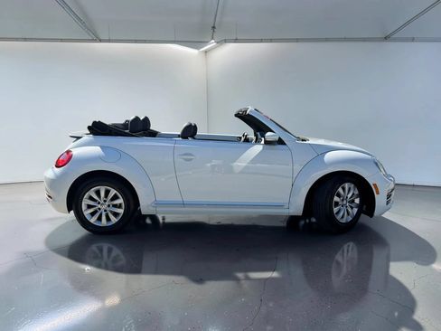 Used 2018 Volkswagen Beetle 2.0T Coast FWD image 2