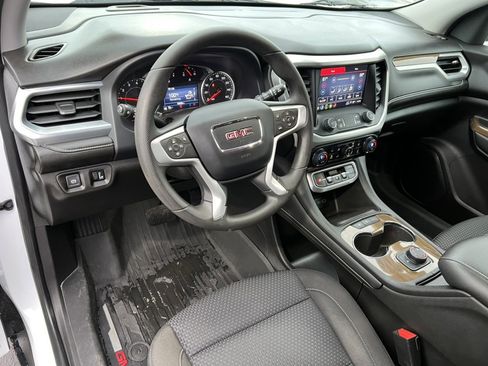 Used 2023 GMC Acadia SLE w/ LPO, Floor Liner Package image 16