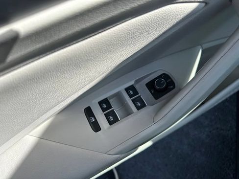 Used 2022 Volkswagen Jetta SE FWD image 19