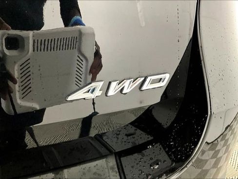 Used 2023 Ford Explorer XLT w/ Equipment Group 202A image 14