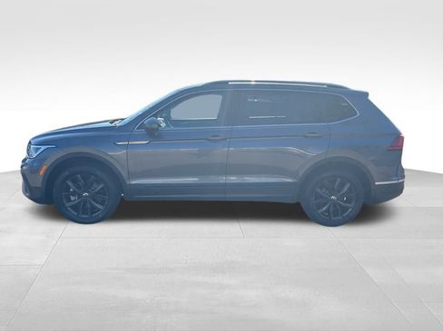 Used 2024 Volkswagen Tiguan SE AWD/4WD image 2