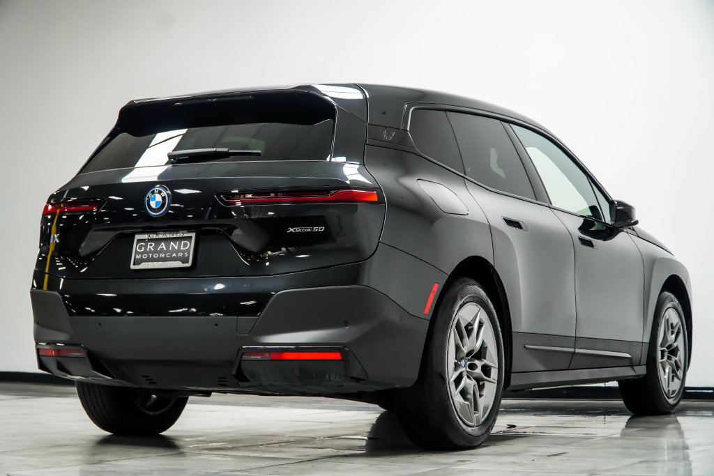 Used 2023 BMW iX xDrive50 AWD/4WD image 16