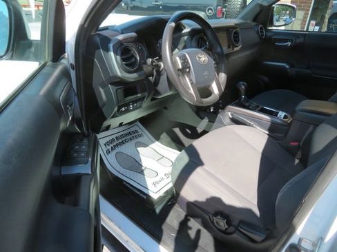 Used 2019 Toyota Tacoma 2WD Double Cab image 20