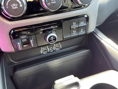 New 2026 RAM 1500 4x4 Crew Cab image 18