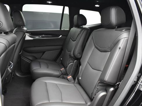 Used 2024 Cadillac XT6 Premium Luxury image 24