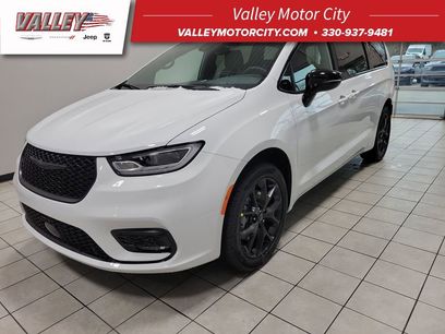 New 2026 Chrysler Pacifica Select w/ S Appearance Package