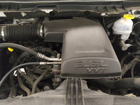 Used 2022 RAM 1500 Classic SLT RWD image 30