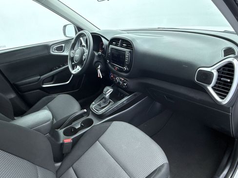 Used 2023 Kia Soul LX image 15