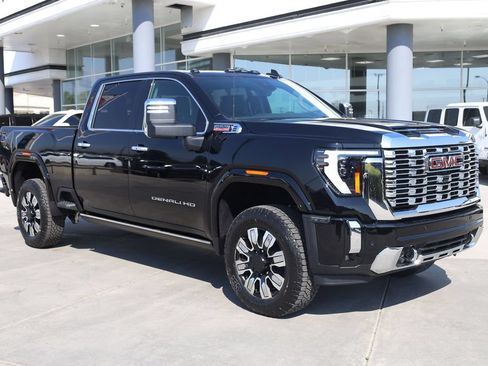 New 2026 GMC Sierra 3500 Denali w/ Denali Reserve Package AWD/4WD image 8