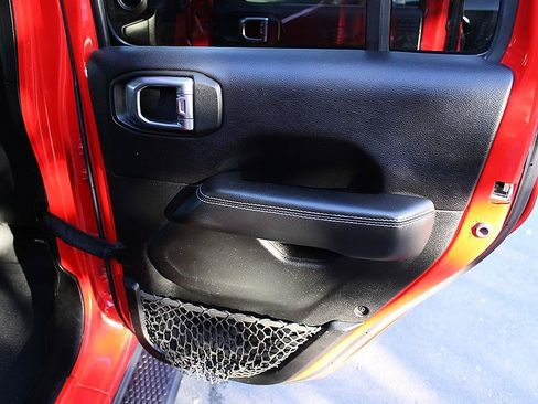 Used 2020 Jeep Wrangler Unlimited Sahara AWD/4WD image 21