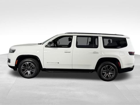 Used 2025 Jeep Wagoneer 4WD image 9